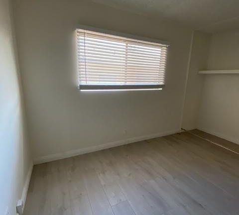 4th image of 12942 Moorpark St