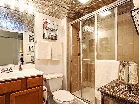 4th image of 1033 W 14th Pl Unit 217