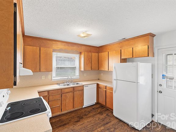 5th image of 701 Jerilyn Dr