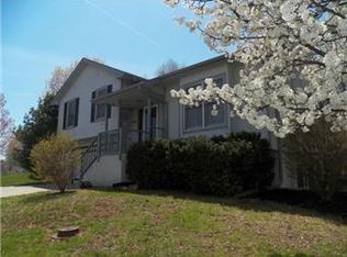 14967 Forest View Dr, Bonner Springs, KS 66012