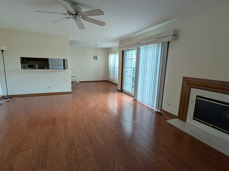 410 Orleans Ave — Photo 5