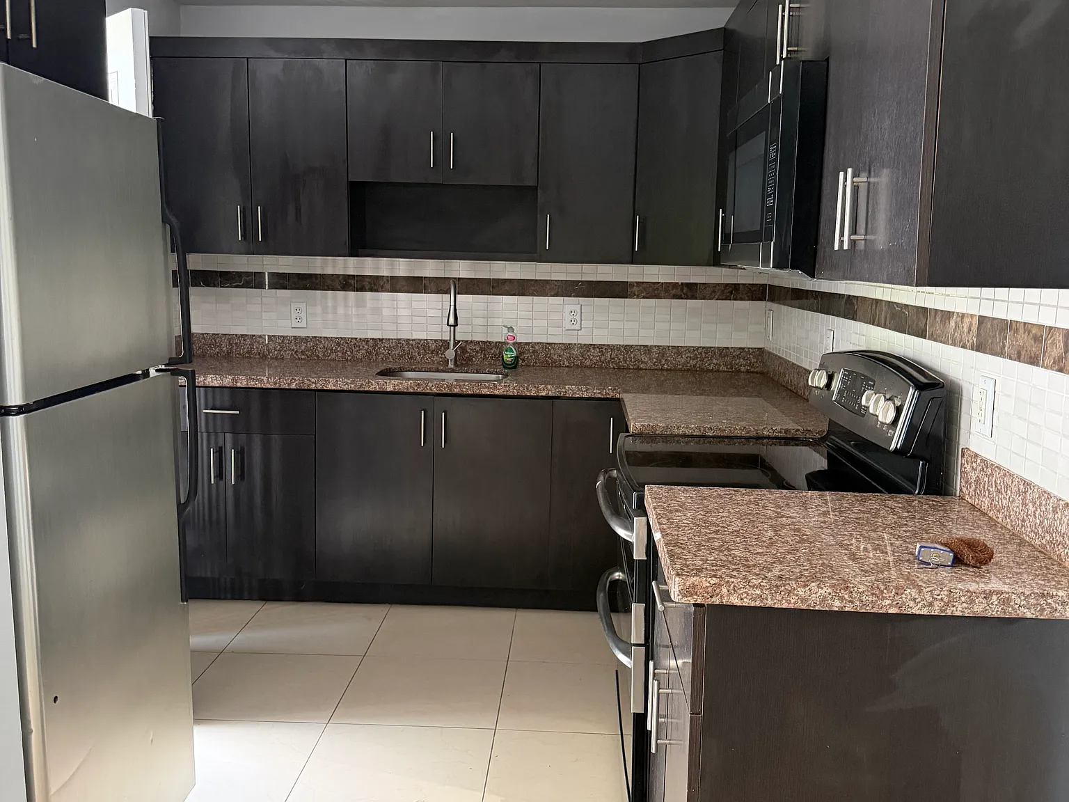 3 bed, 1150 sqft, $2,580 — Photo 3