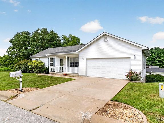 3rd image of 819 Tiffany Ct
