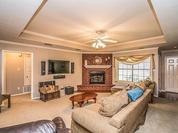 5th image of 203 Monterrey Ln