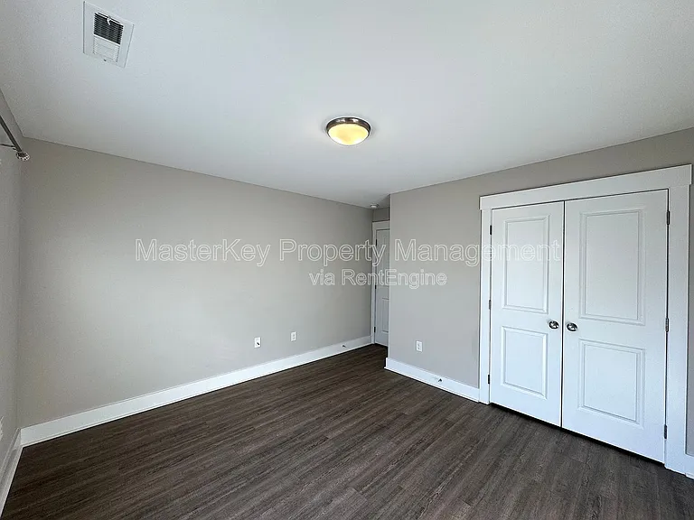 102 N Dunn St — Photo 12