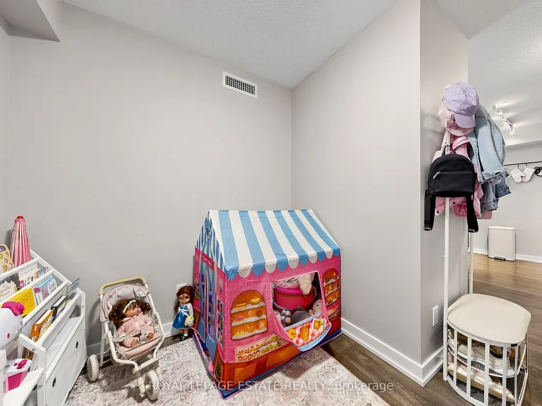 8 Trent Ave #504 — Photo 14