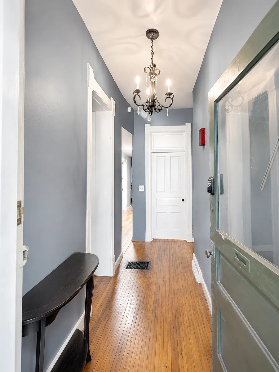 Entry - 419 Bird St