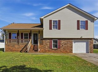 3709 Signet Dr, Winston Salem, NC 27101