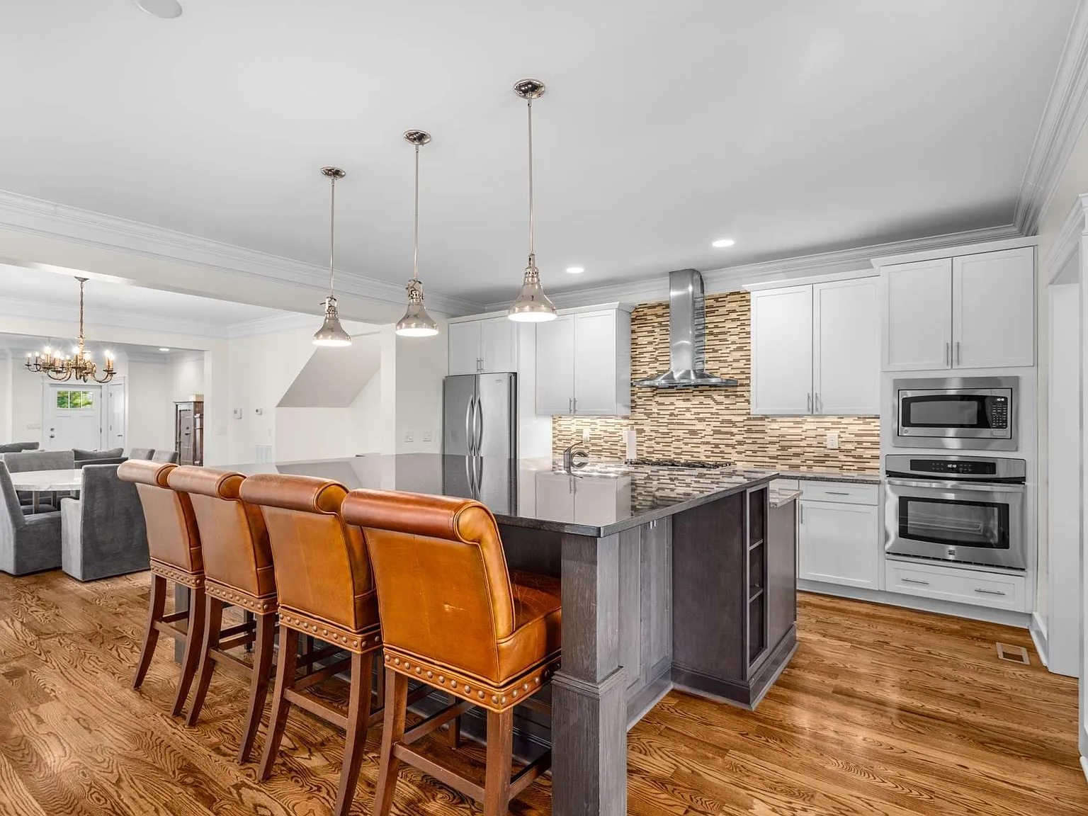 4 bed, 4.5 bath, 3394 sqft, $5,000 — Photo 4