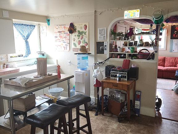 3rd image of 319 E Magnolia St #1