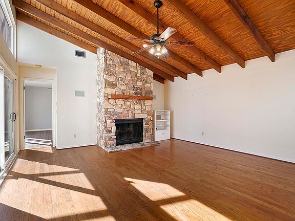 3rd image of 2526 Dauphine Ct W