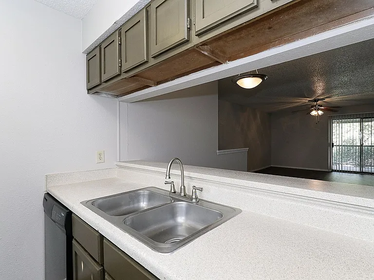 City Crest Apartments — Photo 138