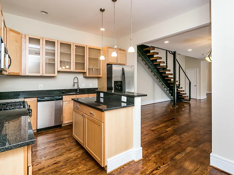 2201 E Fairmount Ave #A — Photo 16