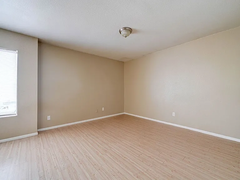 3840 N 43rd Ave #2 — Photo 15