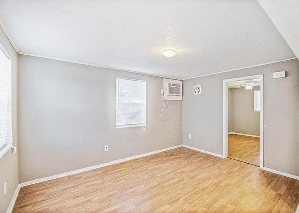 1st image of 18-18 W 43rd St