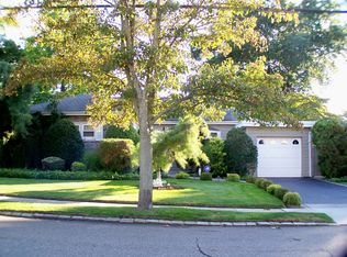 57 Orbach Ave, Malverne, NY 11565