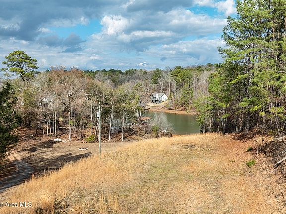 4th image of 145 Pine Tree Cir