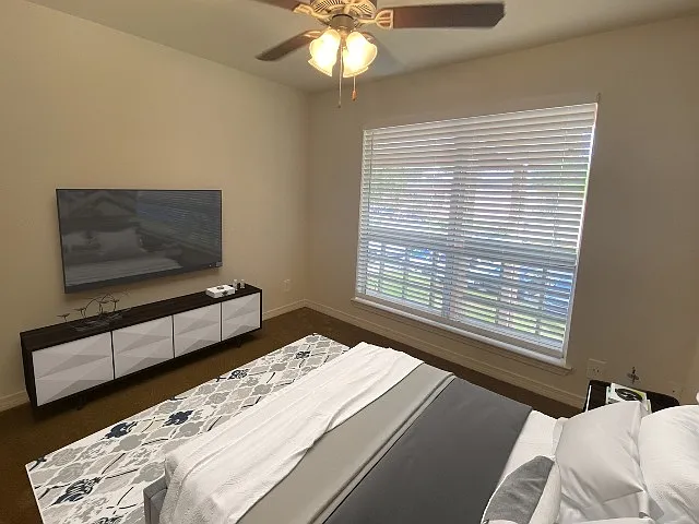 A Private Apt & Townhouse Community — Photo 30