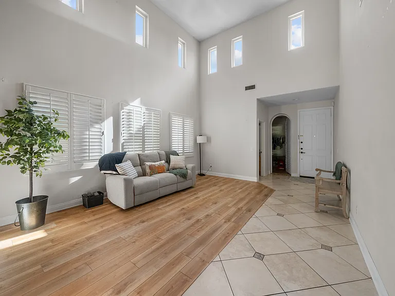28643 Silverking Trl — Photo 3