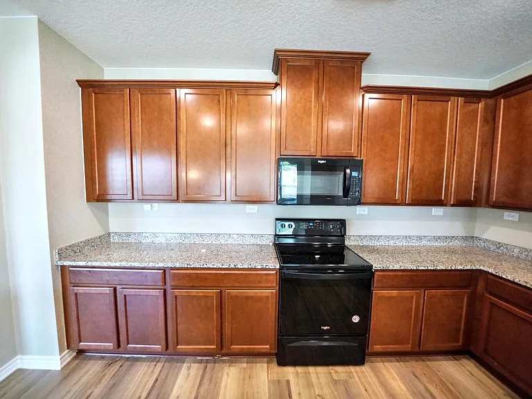 107 Kyle Cv — Photo 17
