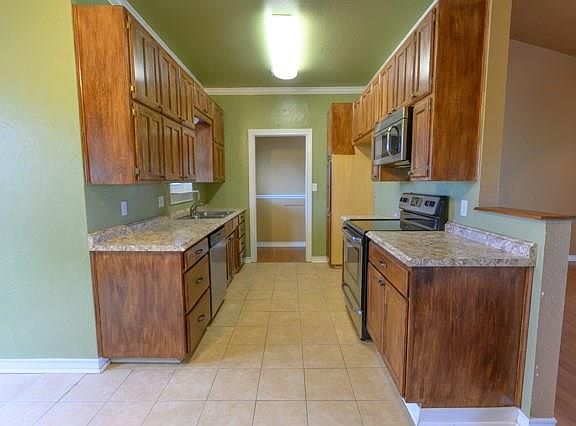 3rd image of 1519 Royalwood Cir