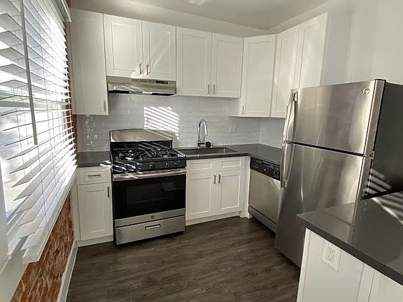 3rd image of 1318 W Maryland St #105