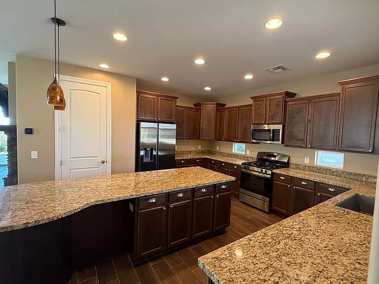 2206 Calgary Dr — Photo 5