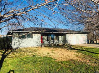 415 Pierce St, Maple Hill, KS 66507