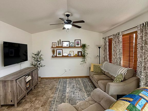4th image of 1372 N Angus Loop