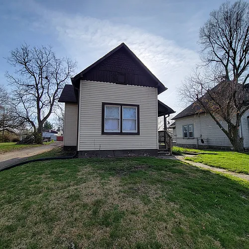 225 Trowbridge St Photo 1