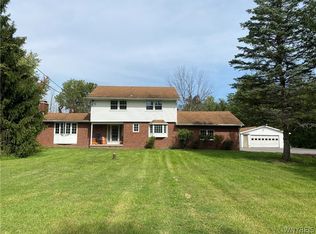 12350 Hunts Corners Rd, Akron, NY 14001
