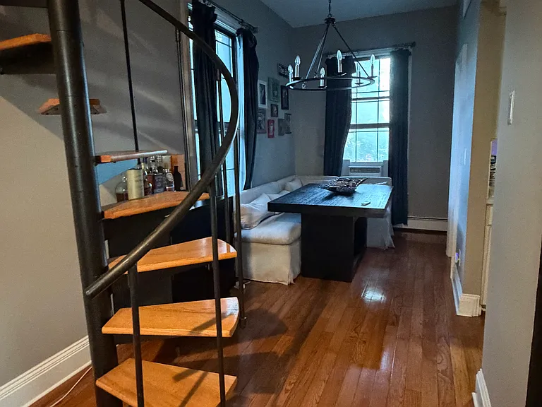 23 Charter Oak Pl #4 — Photo 6