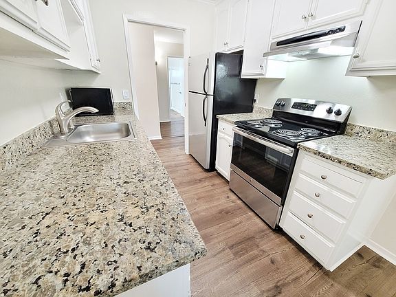 3rd image of 135 Acalanes Dr APT 14