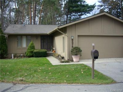 6575 Red Cedar Ln #1, West Bloomfield, MI, 48324