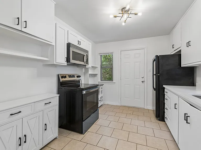 2029 Andover Ct — Photo 16