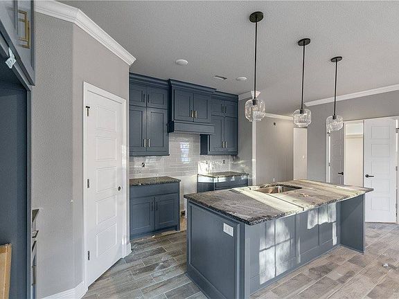 5th image of 3 Claxby Cir