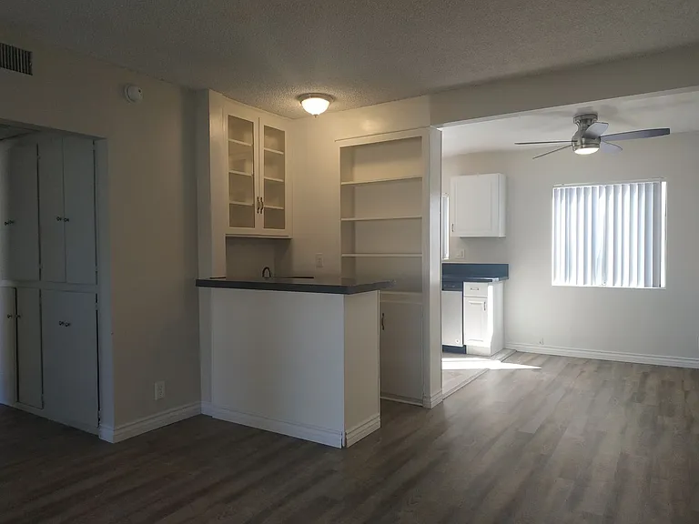 2 bed, 1.5 bath, 900 sqft, $2,015 — Photo 14