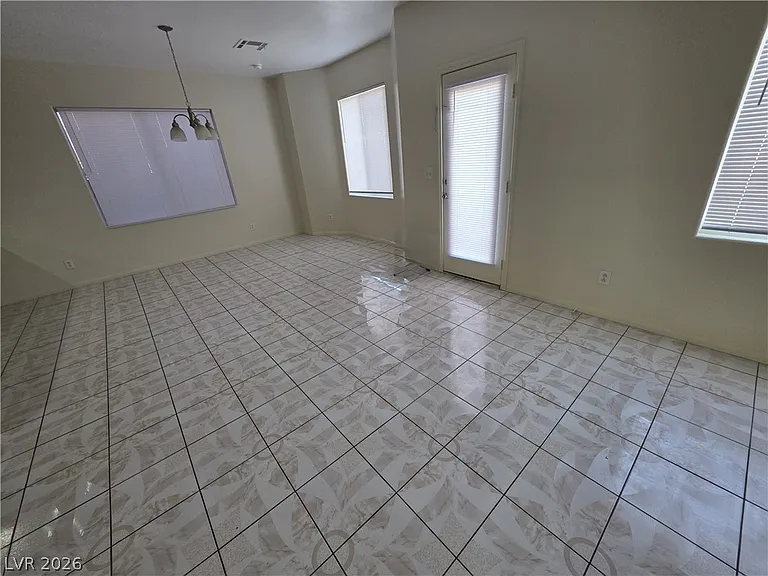 731 Emerald Idol Pl — Photo 5