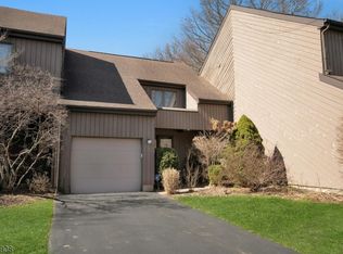 8 Jenni Ln, Morristown, NJ 07960