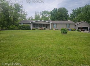 20950 Wahrman Rd, New Boston, MI 48164