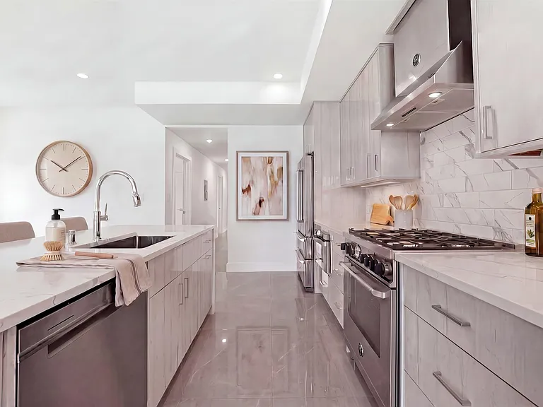 290 Griffith St #2 — Photo 3