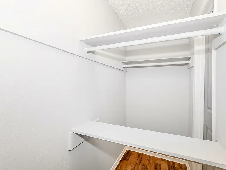Lamar Place Apartments — Photo 43
