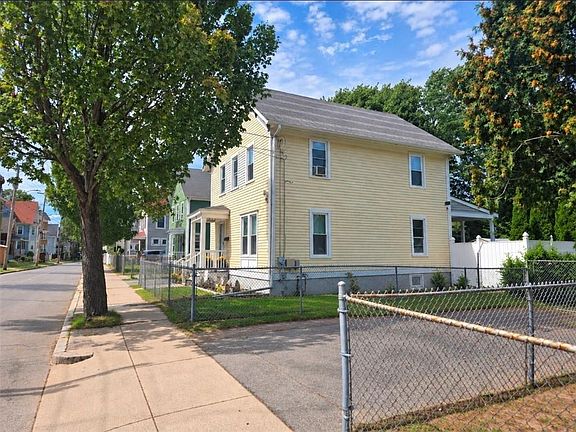5th image of 349 Blackstone St