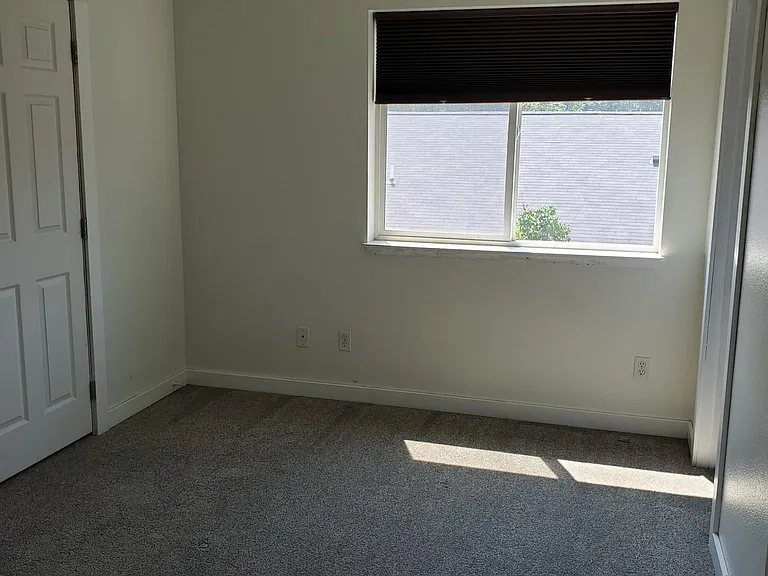 398 Solberg Dr #B — Photo 11