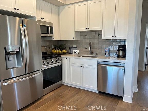 3rd image of 2043 Lincoln Ave