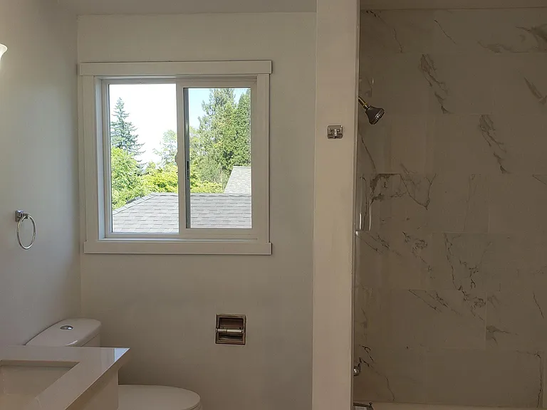 1034 NE 102nd St — Photo 29