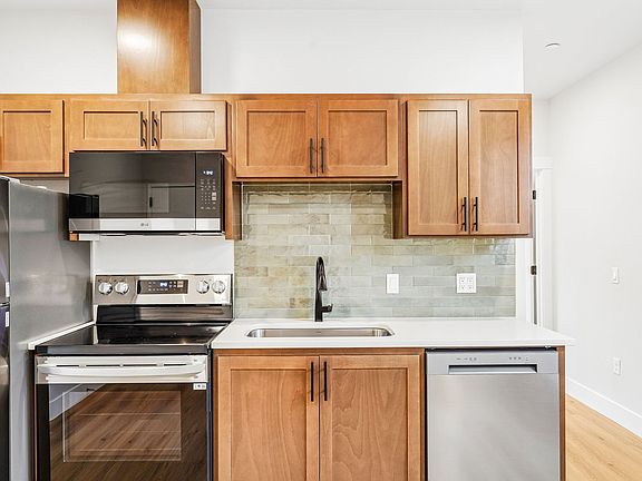 2nd image of 4381 NE Prescott St #104