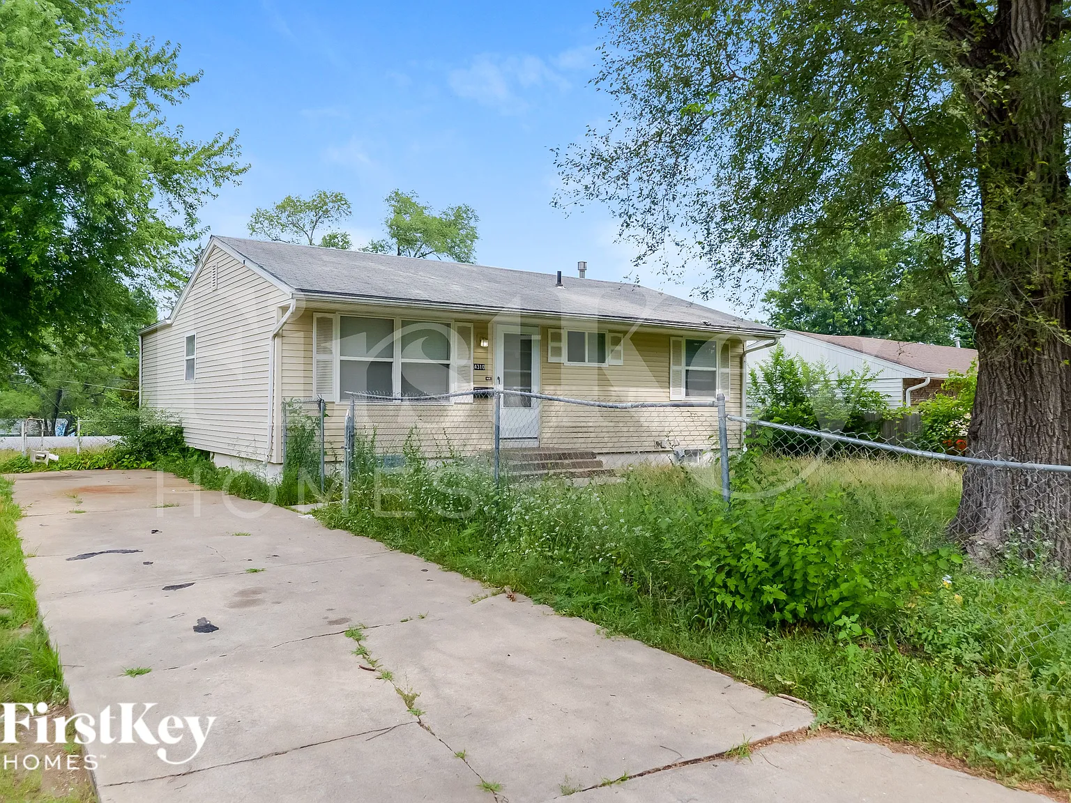 3 bed, 1.0 bath, 1008 sqft, $1,125 — Photo 2