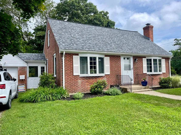 7 King Phillip Dr, North Kingstown, RI 02852