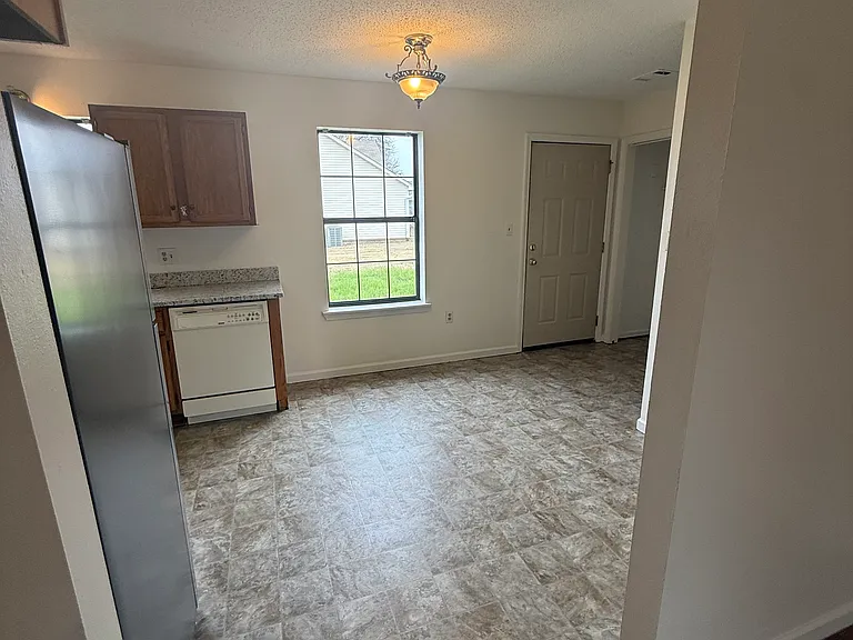 2216 Jonathan Ln — Photo 19